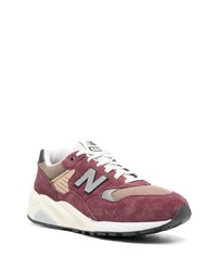 rote niedrige Sneakers von New Balance