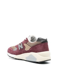 rote niedrige Sneakers von New Balance