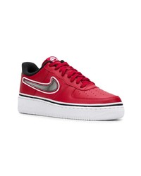 rote niedrige Sneakers von Nike