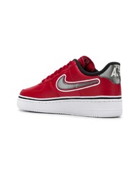 rote niedrige Sneakers von Nike