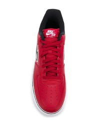 rote niedrige Sneakers von Nike