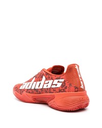 rote niedrige Sneakers von adidas Tennis