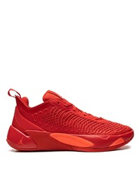 rote niedrige Sneakers von Jordan