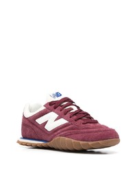 rote niedrige Sneakers von New Balance