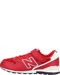 rote niedrige Sneakers von New Balance