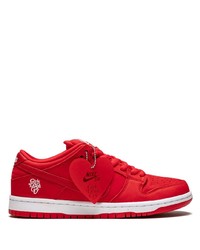 rote niedrige Sneakers von Nike