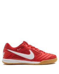 rote niedrige Sneakers von Nike