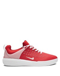 rote niedrige Sneakers von Nike