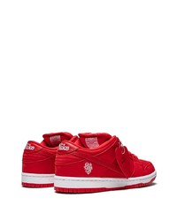 rote niedrige Sneakers von Nike