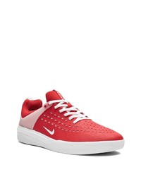 rote niedrige Sneakers von Nike