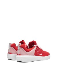 rote niedrige Sneakers von Nike