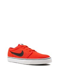 rote niedrige Sneakers von Nike