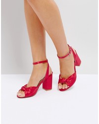 rote Satin Sandaletten von Coco Wren