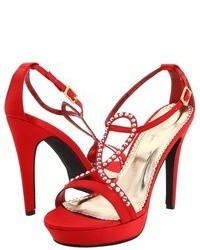 rote Schuhe aus Seide