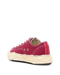 rote Segeltuch niedrige Sneakers von Maison Mihara Yasuhiro