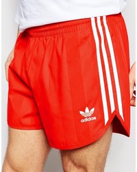 rote Shorts von adidas