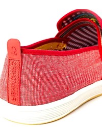 rote Slip-On Sneakers aus Segeltuch
