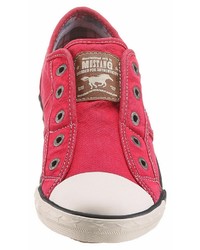 rote Slip-On Sneakers aus Segeltuch von Mustang Shoes