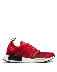 rote Sportschuhe von adidas