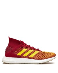 rote Sportschuhe von adidas