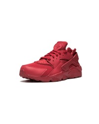 rote Sportschuhe von Nike