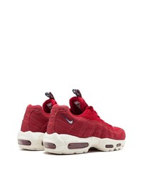 rote Sportschuhe von Nike