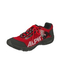 rote Sportschuhe von Alpina