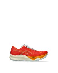 rote Sportschuhe von Asics