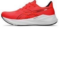 rote Sportschuhe von Asics