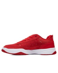 rote Sportschuhe von DC Shoes