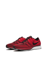 rote Sportschuhe von Nike