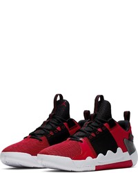 rote Sportschuhe von Jordan