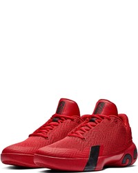 rote Sportschuhe von Jordan