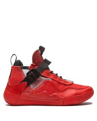 rote Sportschuhe von Jordan