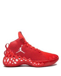 rote Sportschuhe von Jordan