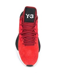 rote Sportschuhe von Y-3