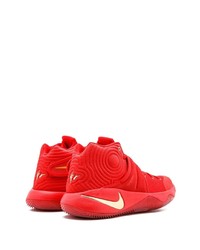 rote Sportschuhe von Nike