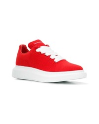 rote Sportschuhe von Alexander McQueen