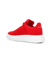 rote Sportschuhe von Alexander McQueen