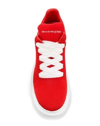 rote Sportschuhe von Alexander McQueen