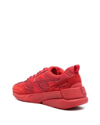 rote Sportschuhe von Diesel