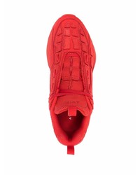 rote Sportschuhe von Amiri