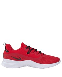 rote Sportschuhe von Nike