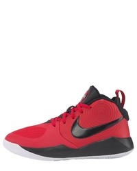 rote Sportschuhe von Nike