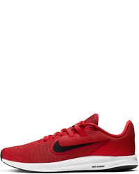 rote Sportschuhe von Nike