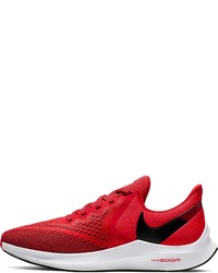 rote Sportschuhe von Nike