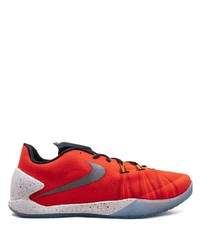 rote Sportschuhe von Nike