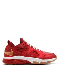 rote Sportschuhe von Nike