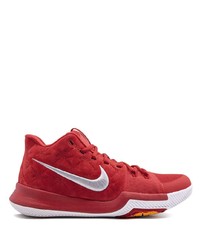 rote Sportschuhe von Nike