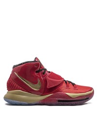 rote Sportschuhe von Nike